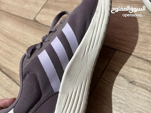 A good find!! Sporty light purple adidas shoes size 38.حذاء رياضي أديداس بنفسجي فاتح مقاس 38.