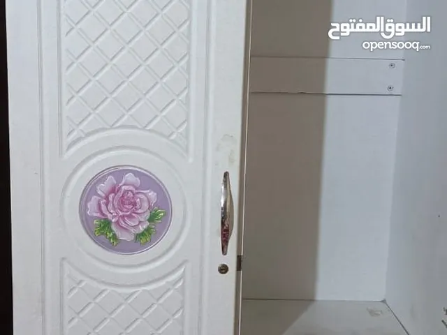 كنتور بابين نضيف بس ناقص باب