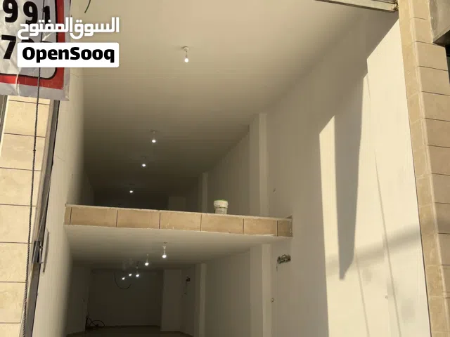 محلات للايجار على دوار نابلس الجديدة  موقع حيوي