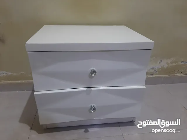 White Color Table For Sale Al Amarat للبيع