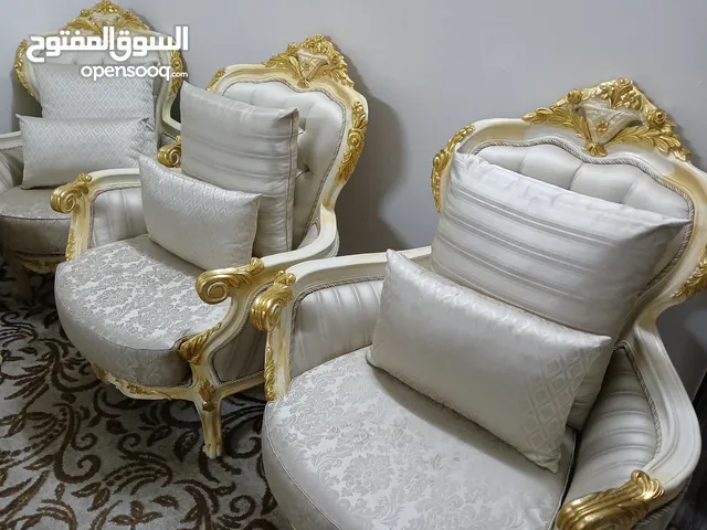 كنب ملكي شبه جديد، منوة المستخدم، بسعر خيالي.