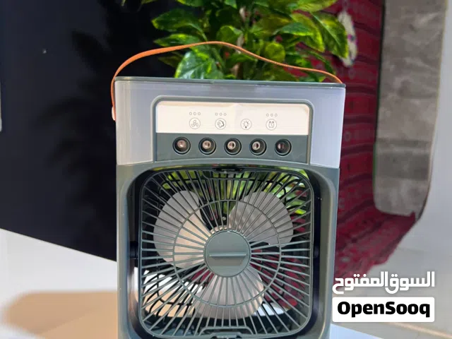 مبرد هواء مكتبي ، ماركةGeneric ، حجم خزان الماء المعتاد لهذا الموديل هو حوالي 600 مل، موديل ZL898.