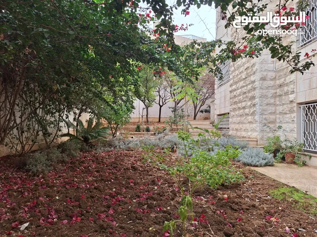 260 m2 More than 6 bedrooms Apartments for Sale in Amman Al Gardens