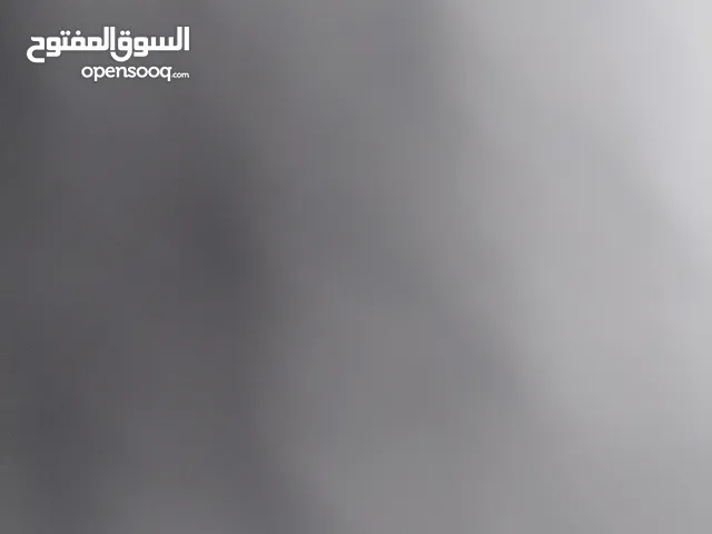 مخزن في سوق الجمعة بالقرب من سيمافرو الشط ترسانة شارع واسع مساحة 200م