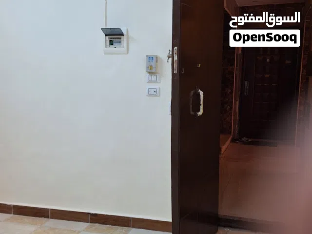 للبيع نصف عقار بين فيصل والهرم موقع مميز