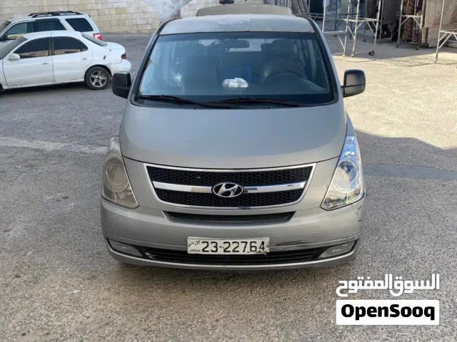 2014 هيونداي H1 Standard