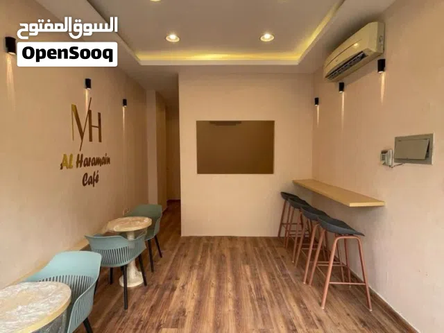 محل للإيجار  فـ سوق الخوض خلف محطة نفط عمان الجديدة بمساحة 28م مع شهر سماح