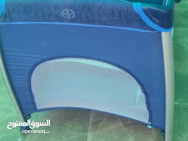 تخت أطفال لون ازرق مع فرشة
