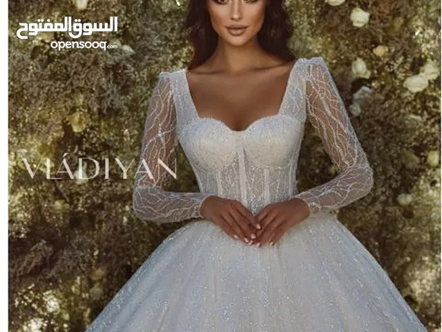 فستان ابيض أكمام للبيع