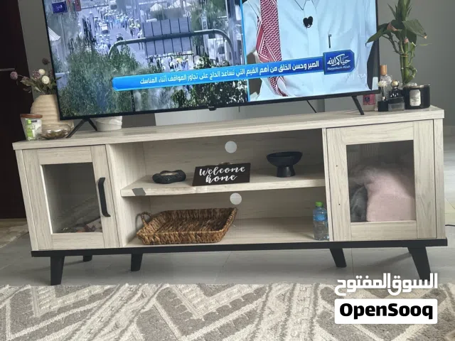 طاولة تلفزيون