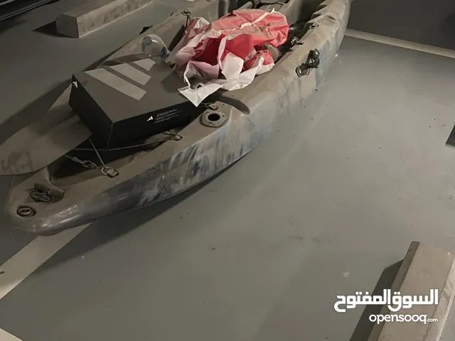 Kayak بحاله جيده لأكن يبيله تنظيف بسيط