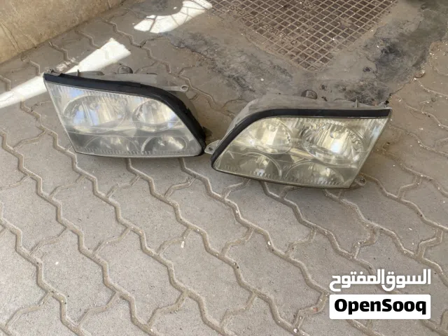 للبيع اضاءات اماميه لكزس LS 400