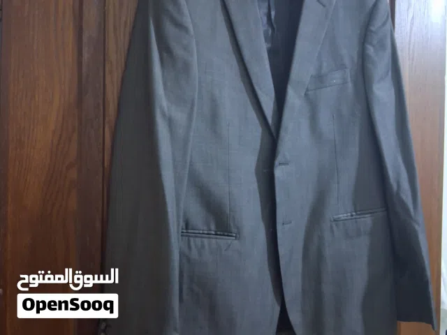 بدله رجالي صيفي سكني مقاس 48 و جاكيت اسود مقاس 50 وقميص جديد xl   وجاكيت ربيعي