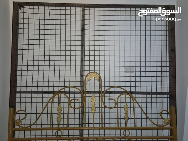 سرير مجوز حديد