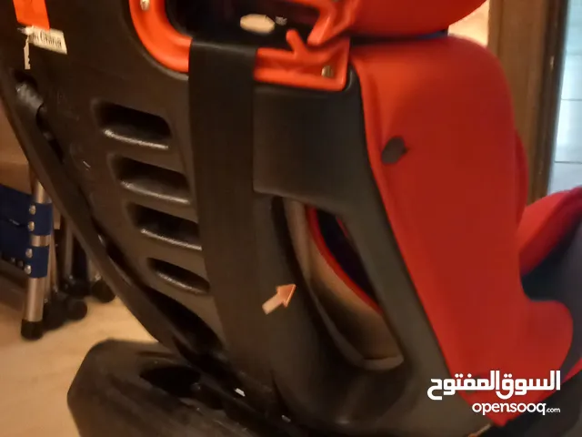 تخت بيبي + كرسي سيارة للبيع