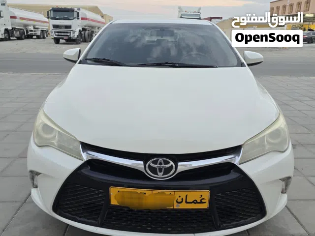 2016 Toyota Camry SE White Sedan with Premium Features