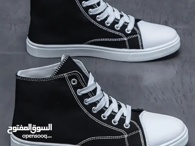 Black and white sneakers BRAND NEW ( free delivery) negotiable price