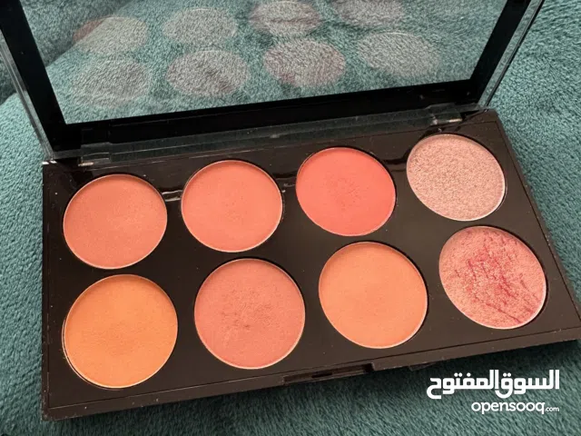 ايشادو من هدى بيوتي  ومكياجات اصلية اميركية