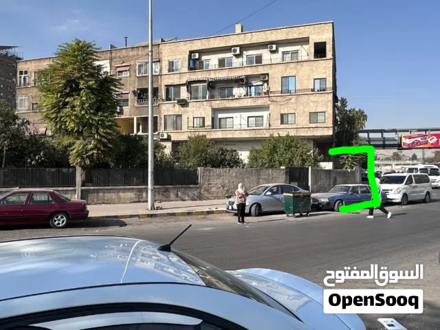 بيت ارضي سكني مع حديقة و باب خارجي منفصل مساحة 480 متر يمكن تحويله تجاري