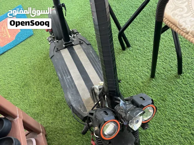 سكوتر مستعمل عند المفتاح شوي الحديد منهوي بس  عادي كل ما ادخل المفتاح يدخ طبيعي  و يمشي 70 و 200 km