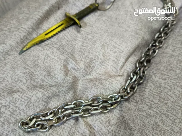 قلاده تضع في الرقبه