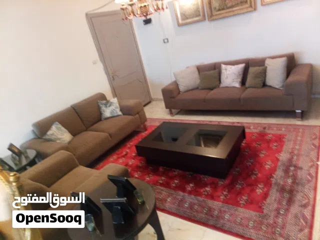 كنب ايطالي 6مقاعد لون بني  وكنب فرنسي لون ذهبي للبيع بسعر مغري