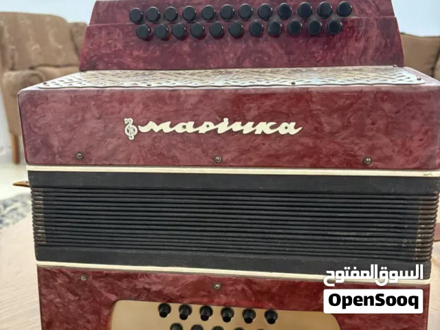 أكورديون أزرار عتيق من ماركة "ماريشكا" (Marichka) الروسية