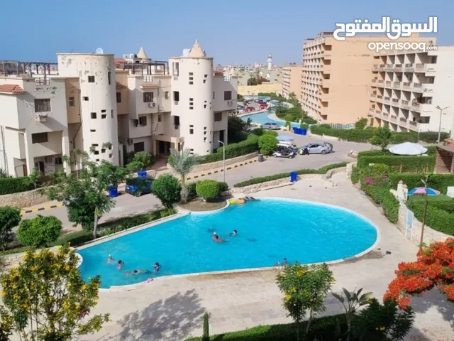 شاليه للإيجار غرفتين وريسبشن- مكيف - برووف- يطل علي حمام سباحة - قرية ديمورا – ك 75 الساحل الشمالي