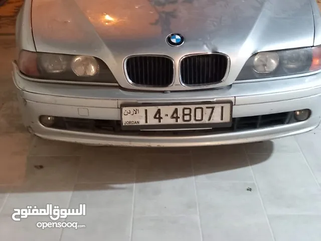 سيارة BMW 28