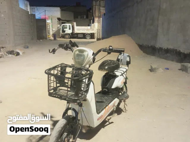 السلام عليكم دراجه شحن حجم 14 للبيع نضيفه كلشي مابيه بطاريات جدد نقصه بريك