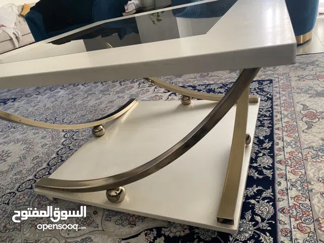 طاولات جانبية وطاولة وسط