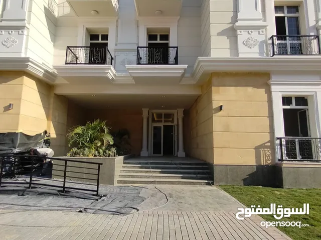 ب 700 الف مقدم شقة للبيع استلام فوري متشطبة بالكامل اقساط تصل 12 سنه في الحي اللاتيني مدينة العلمين