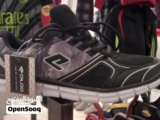 عرض على أحذية شبابي نسائي ولادي ب 500 الف ليرة فقط