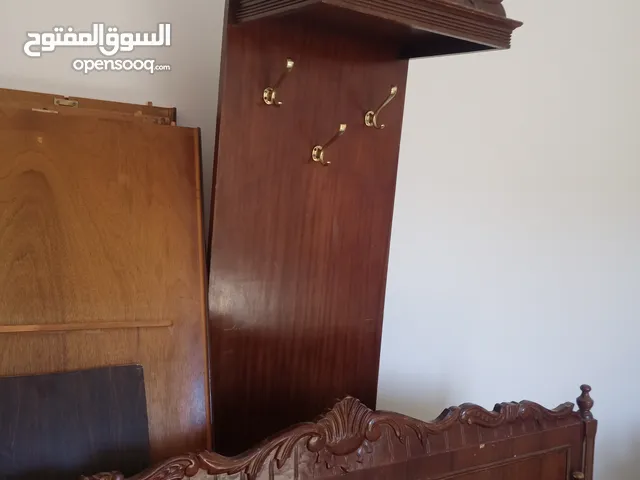 مومبيليا خشب قوي لون بني كاملة مستعملة تصليح بسيط