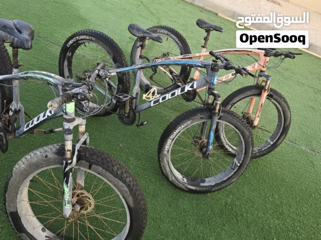 ثلاث دراجات