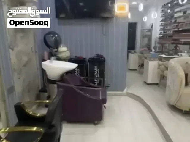 صالون نسائي للبيع في عجمان - مع كامل المعدات و البضاعة - السعر مغري جداً  (البيع بدون الرخصة)