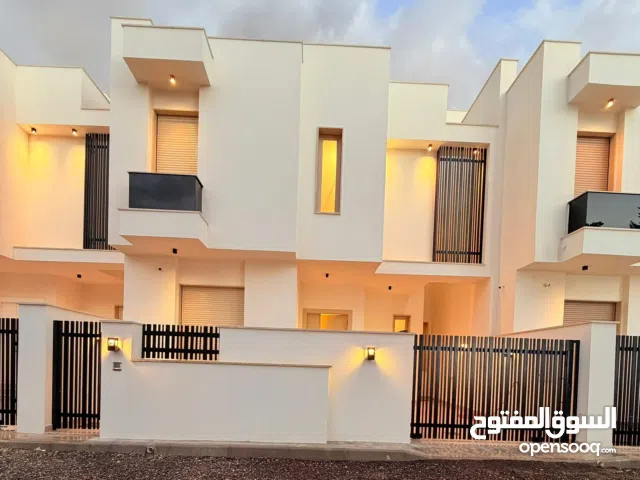 370 m2 4 Bedrooms Villa for Sale in Tripoli Ain Zara