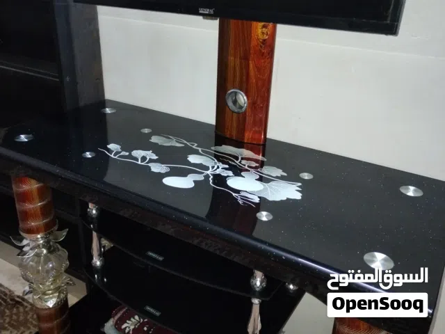 طاولة شاشة تركب اي حجم شاشه