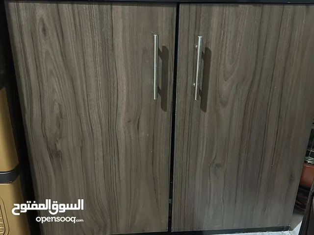 خزانة من نوع الخشب تقيل للبيع