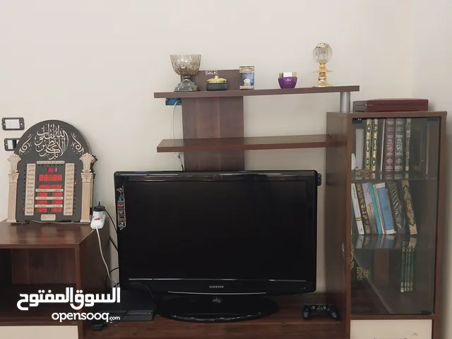 مكتبه للبيع للكتب والشاشه سعر250 مكاني طرابلس/عين زاره