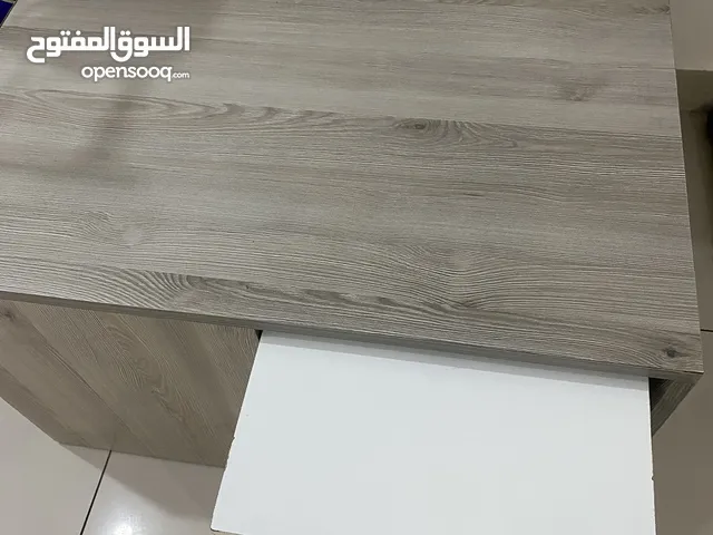 طاولة كبيرة مع طاوله صغيره