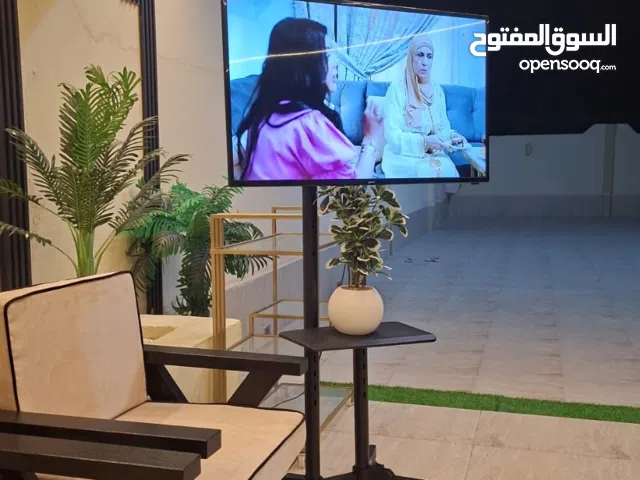 ستاند تلفزيون بعجلات جديد بكرتونه