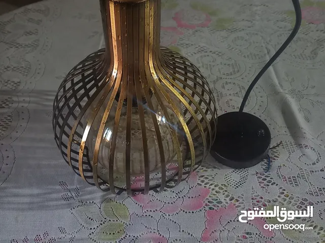 ثريه معلقه لون ذهبي