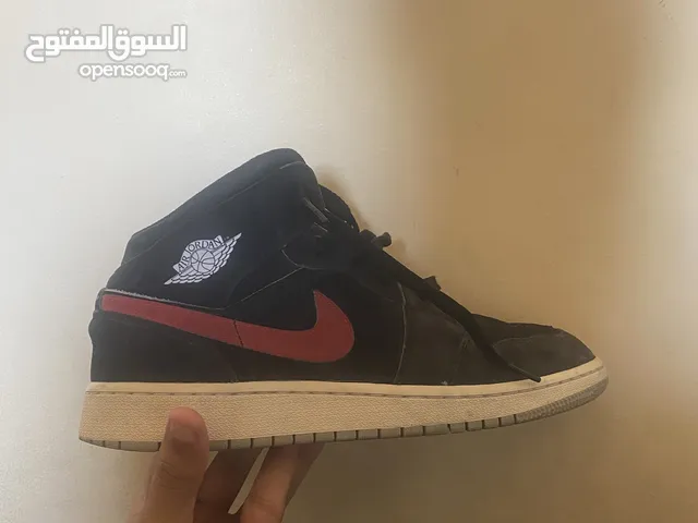 39 Sport Shoes in Irbid