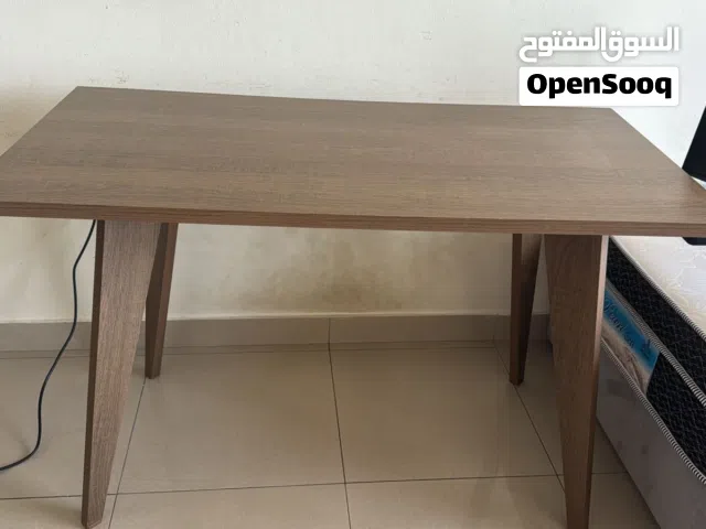 طاولة مكتب