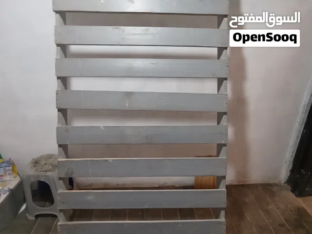 سرير خشب للبيع