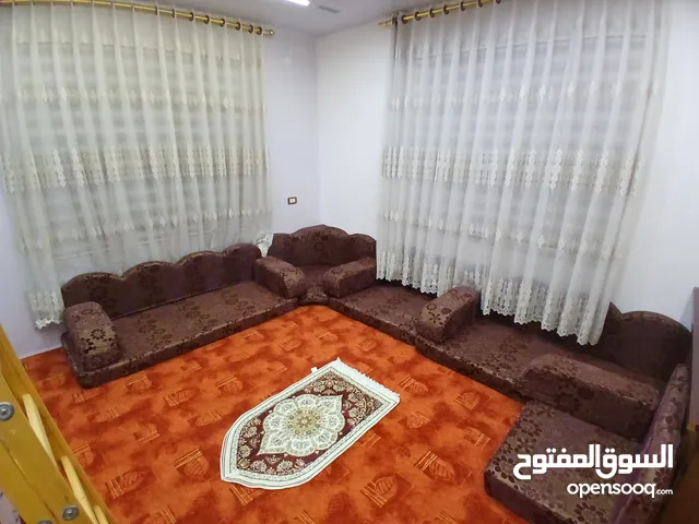 فراش مستخدم نهدي جميل ومريح