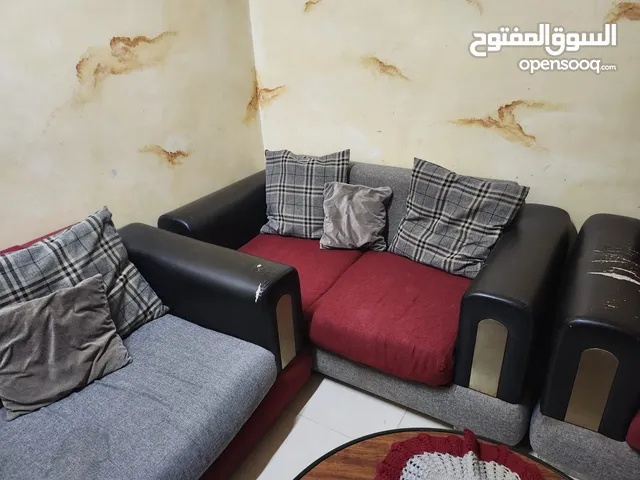 طقم كنب ثلاث قطع للبيع مستعمل في المعبيلة الثامنة