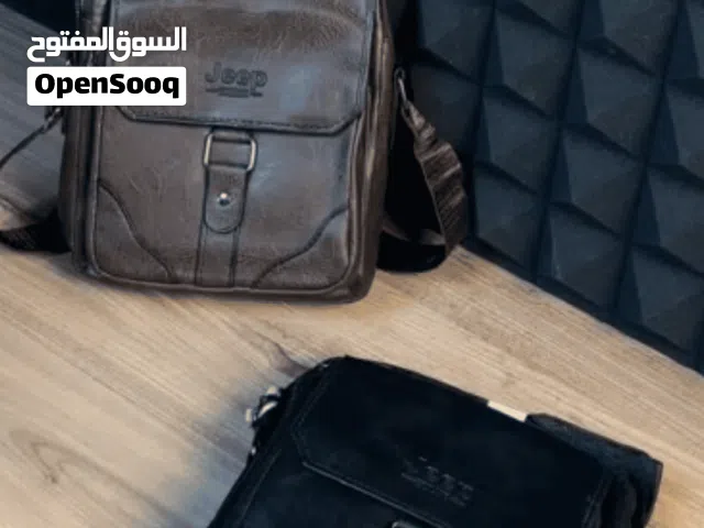 كشختك ما تكتمل إلا بـ "Jeep Buluo".. رفيقك بكل طلعة!  تعبت من الهوسة بجيوبك؟ الموبايل الحل جنطه