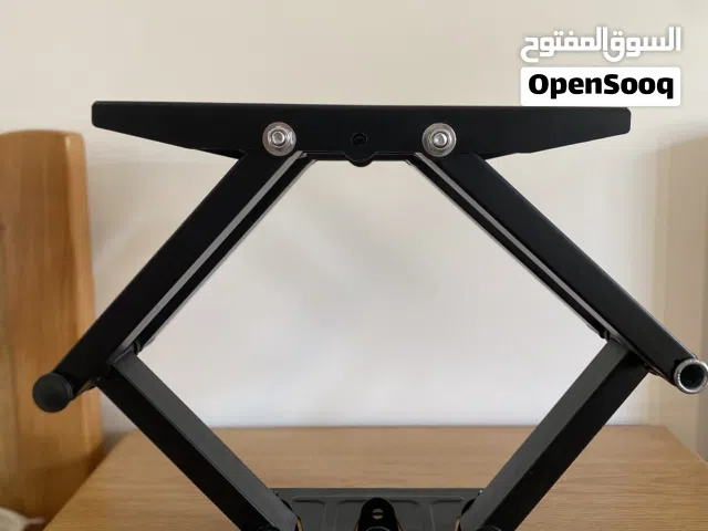 حامله تلفزيون نضيف جدا قابله للطي والسحب للبيع